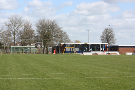 StiBuNi Kwaliteit in buitensport - Drie velden ondergaan toplaag renovatie