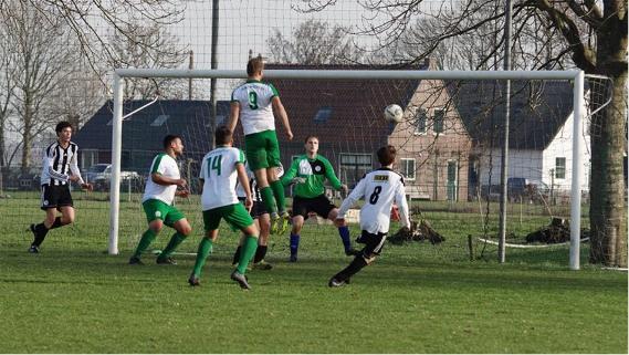 StiBuNi Kwaliteit in Buitensport - Voetbalveld Aarlanderveen wordt kunstgras